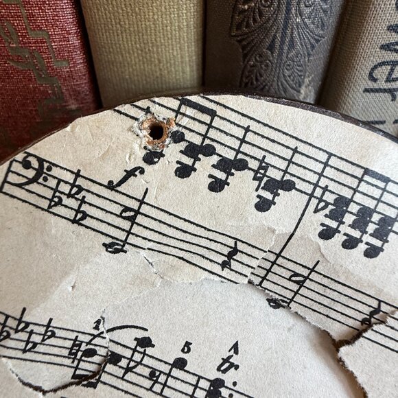 Vintage Round Wood Small Picture of Victorian Lady - Picture 9 of 13